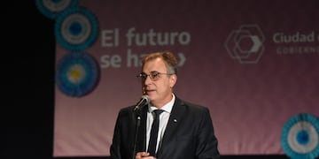 Luis Castellano encabezó el acto oficial por el 25 de Mayo