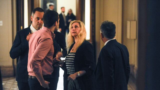 Manuel Adorni y Karina Milei en Diputados