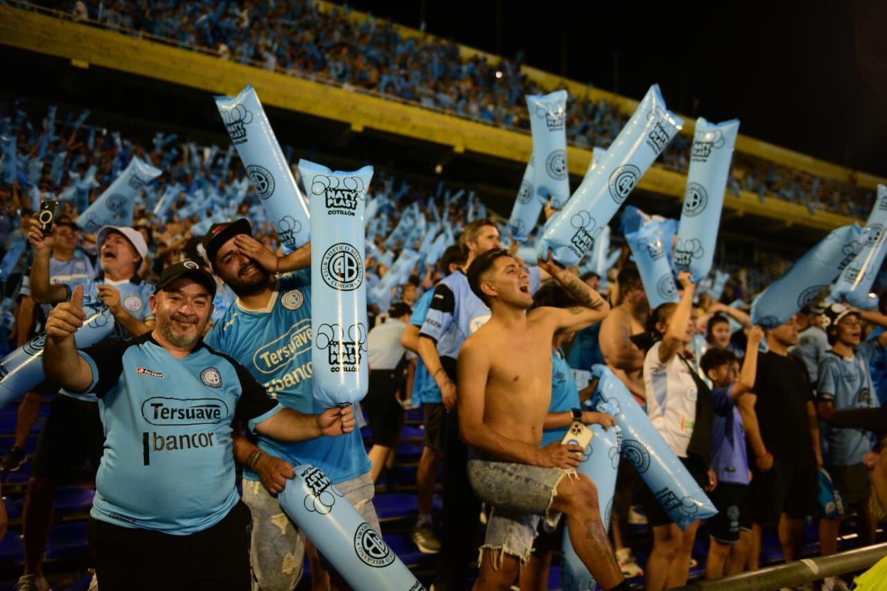 El increíble recibimiento en el Belgrano - Argentinos Juniors, por Copa Argentina. (José Gabriel Hernández / La Voz)