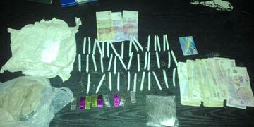 La droga que llevaban los dealer detenidos en Las Heras.