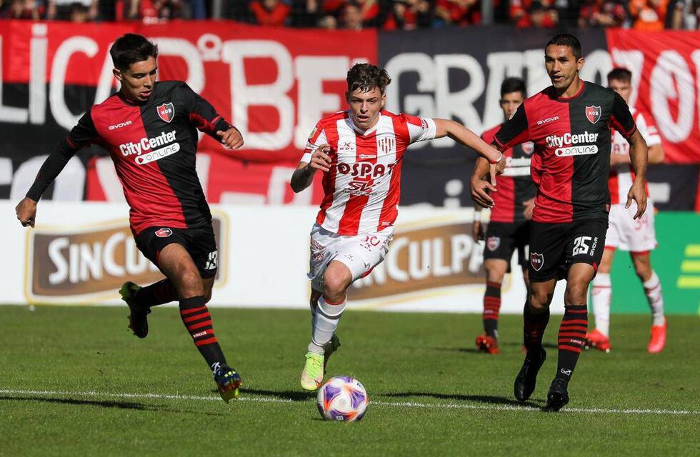 Newell’s desaprovechó su momento, sufrió por el VAR y empató con Unión