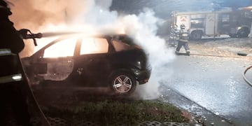 Los bomberos quedaron desbordados por la saga de ataques de este fin de semana.