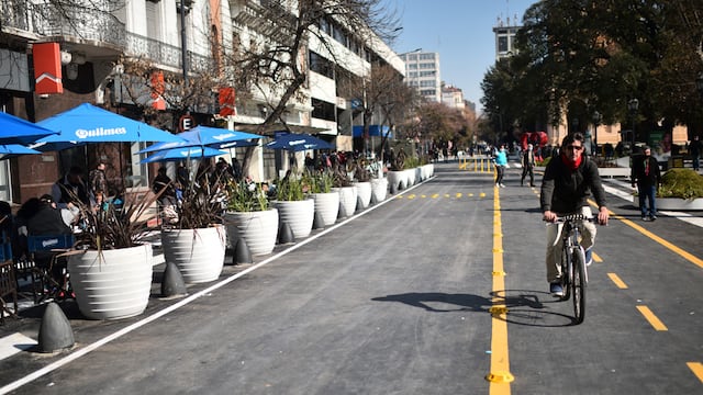 ID:4872749 ciclovia 27 de abril nueva gran manzana de calle 27 de abril Cordoba Fotografia por Pedro Castillo