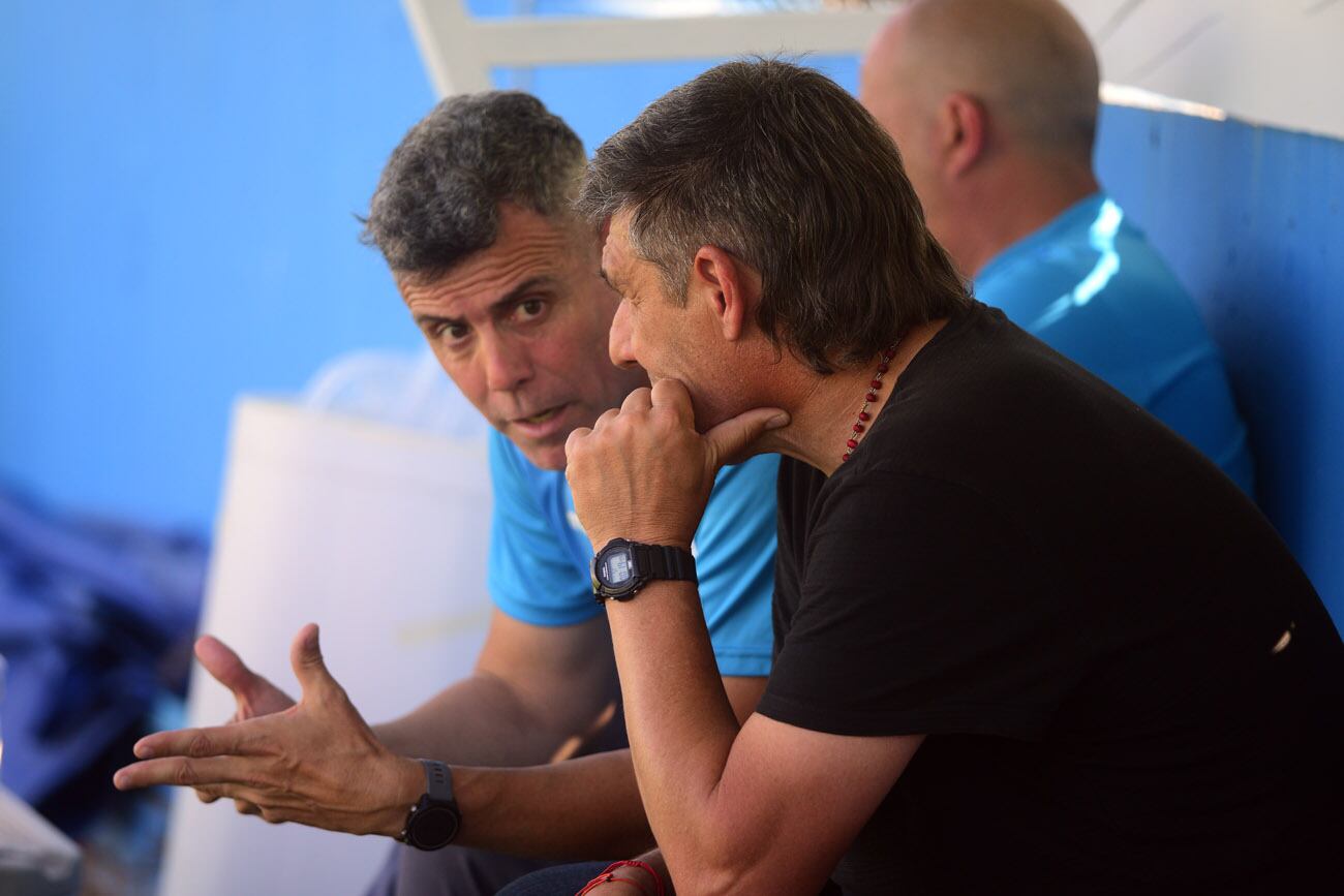 Racing de Nueva Italia  recibe a Gimnasia y Tiro de Salta por la fecha 34 del torneo en el estadio Miguel Sancho.  (José Gabriel Hernánez / La Voz)