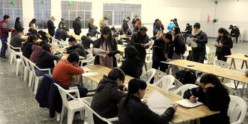 Cerca de 100 jóvenes rindieron para obtener su primera licencia de conducir