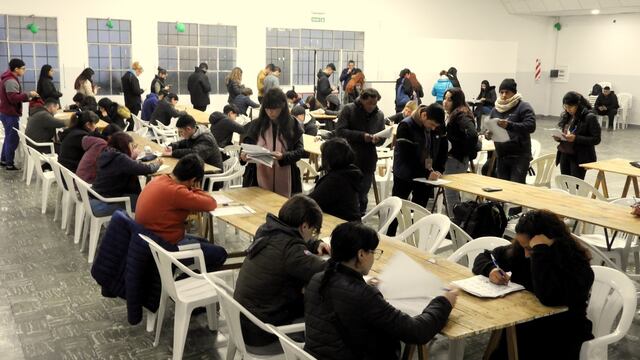 Cerca de 100 jóvenes rindieron para obtener su primera licencia de conducir