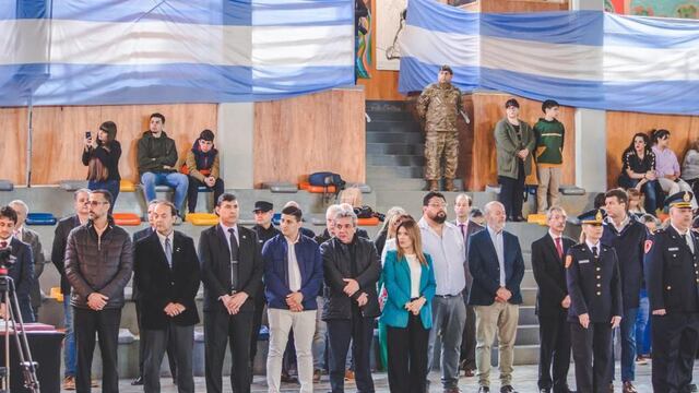 Omar Becerra, manifestó: “Reconocemos el lema que distingue a esta Institución, pionera en el mundo en su origen y funciones, al servicio de la seguridad del Estado".