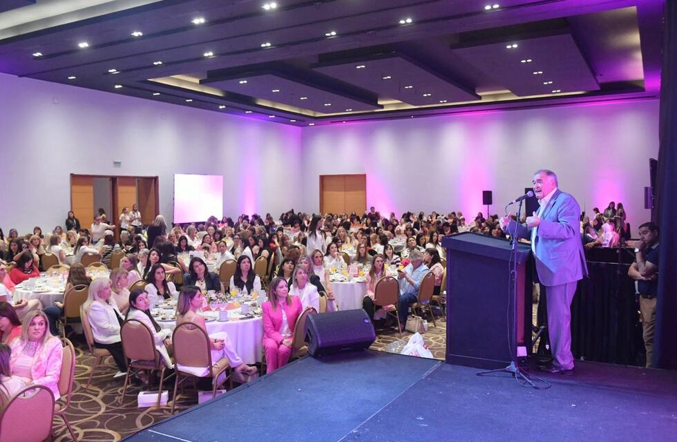 Mes Rosa: Jaldo, Acevedo y Chahla acompañaron a más de 600 mujeres en un té de concientización