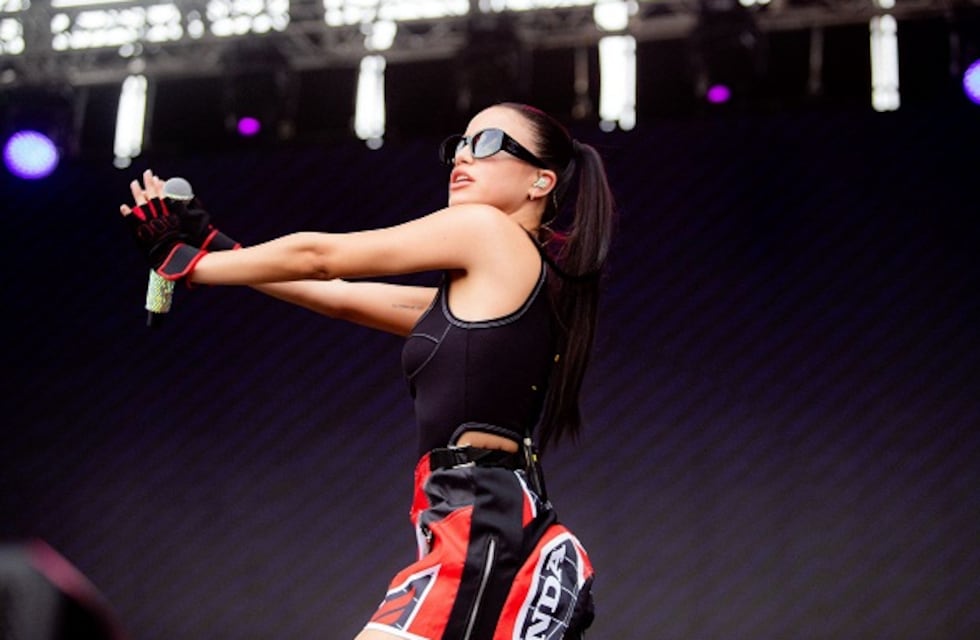 Emilia Mernes sigue con su gira en España mientras su álbum “Tu crees en mí?” sigue top 3