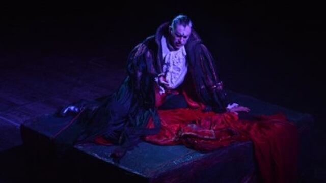 El Taller Municipal de Adultos presenta Drácula en el Teatro Colón.