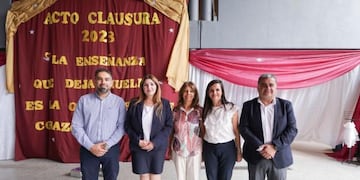 Funcionarios en el acto de cierre 2023.