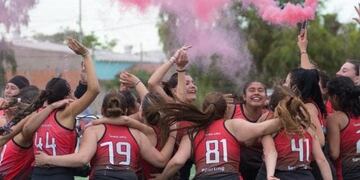 Sporting estrenó su cancha de hockey en los torneos de la Asociación Bahiense.