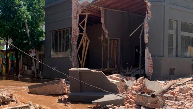 La explosión de un caño provocó el derrumbe de una vivienda.