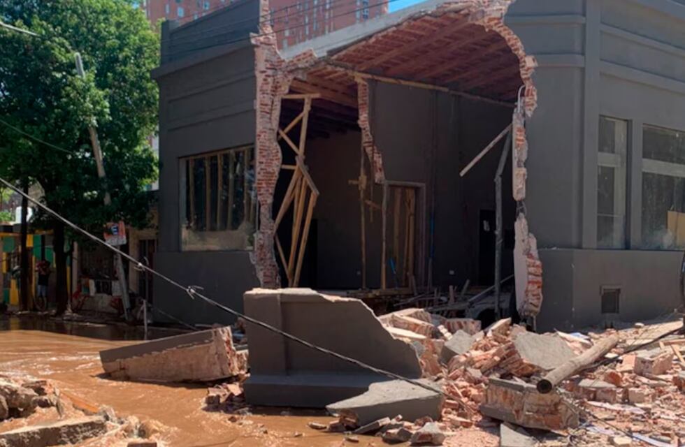 Desastre: la explosión de un caño provocó el derrumbe de una casa en Córdoba