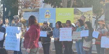 Un grupo de amigos y amigas de CT reclamaron que haya garantías para la presentación de la mujer en la Justicia.