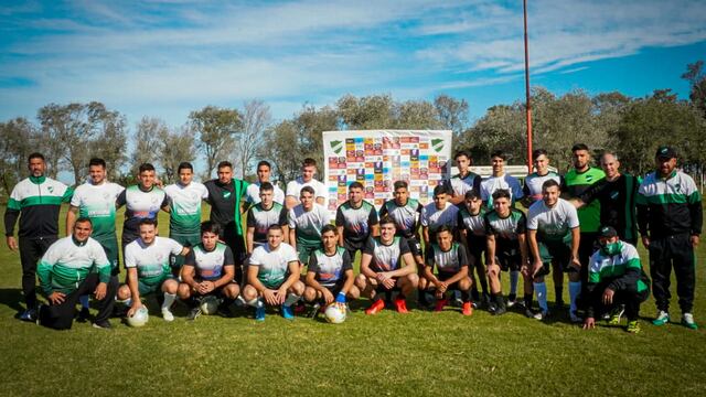 Nueva indumentaria del Club Deportivo y Cultural Arroyito