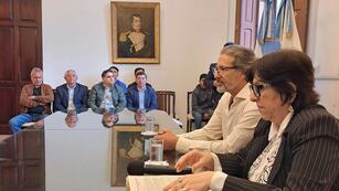 El presidente de GIRSU Jujuy, Leandro Álvarez, y la coordinadora Susana Amador, anunciaron en presencia de intendentes de los Valles, la remediación de varios basurales a cielo abierto ya clausurados, ubicados en esa región.
