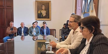 El presidente de GIRSU Jujuy, Leandro Álvarez, y la coordinadora Susana Amador, anunciaron en presencia de intendentes de los Valles, la remediación de varios basurales a cielo abierto ya clausurados, ubicados en esa región.