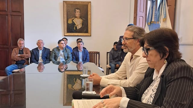 El presidente de GIRSU Jujuy, Leandro Álvarez, y la coordinadora Susana Amador, anunciaron en presencia de intendentes de los Valles, la remediación de varios basurales a cielo abierto ya clausurados, ubicados en esa región.