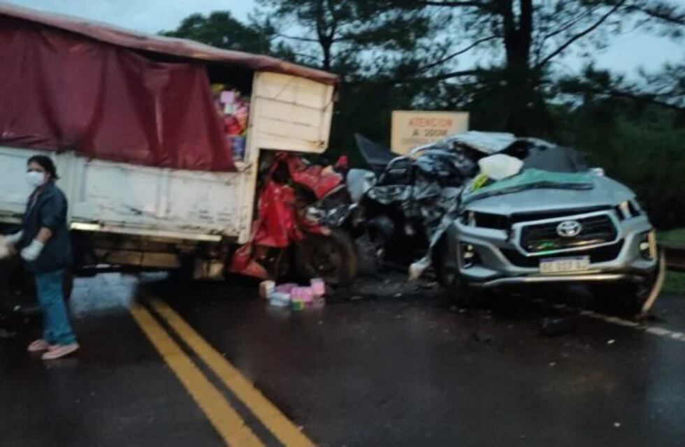 Dos fallecidos tras choque entre un camión y una camioneta en Campo Grande