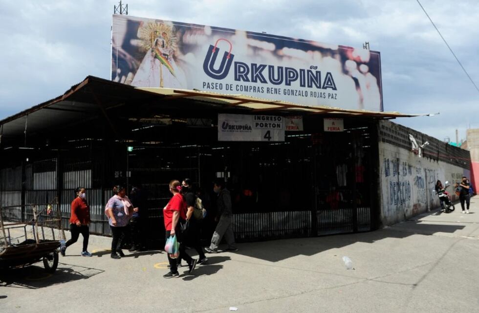 Secuestraron a una mujer en la feria de La Salada y la violaron en grupo: buscan testigos