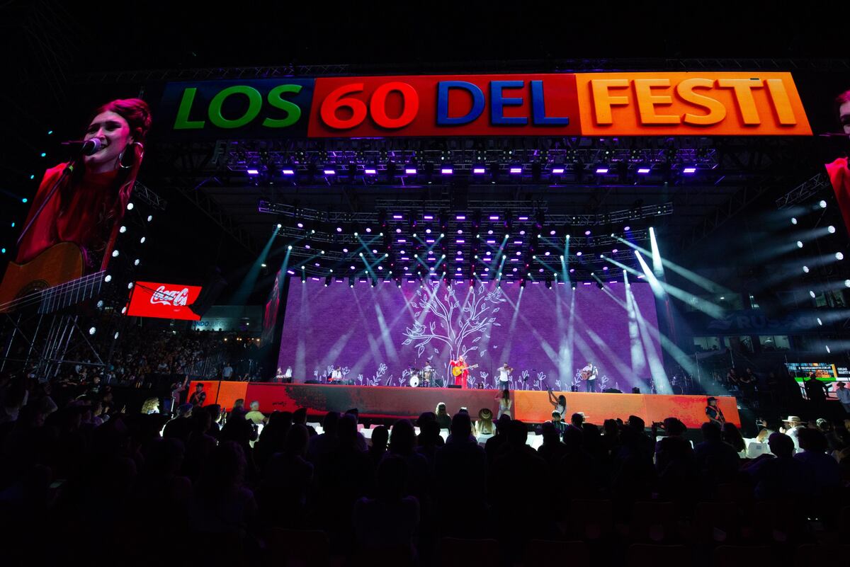 El imponente escenario Martín Fierro, actualizado en su estructura de luces, pantallas y sonido. (La Voz).