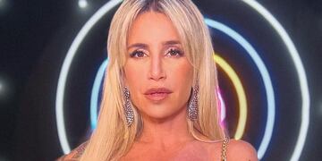 Flor Peña se adelantó al verano con una microbikini dorada y una pregunta: “¿Qué team sos?”