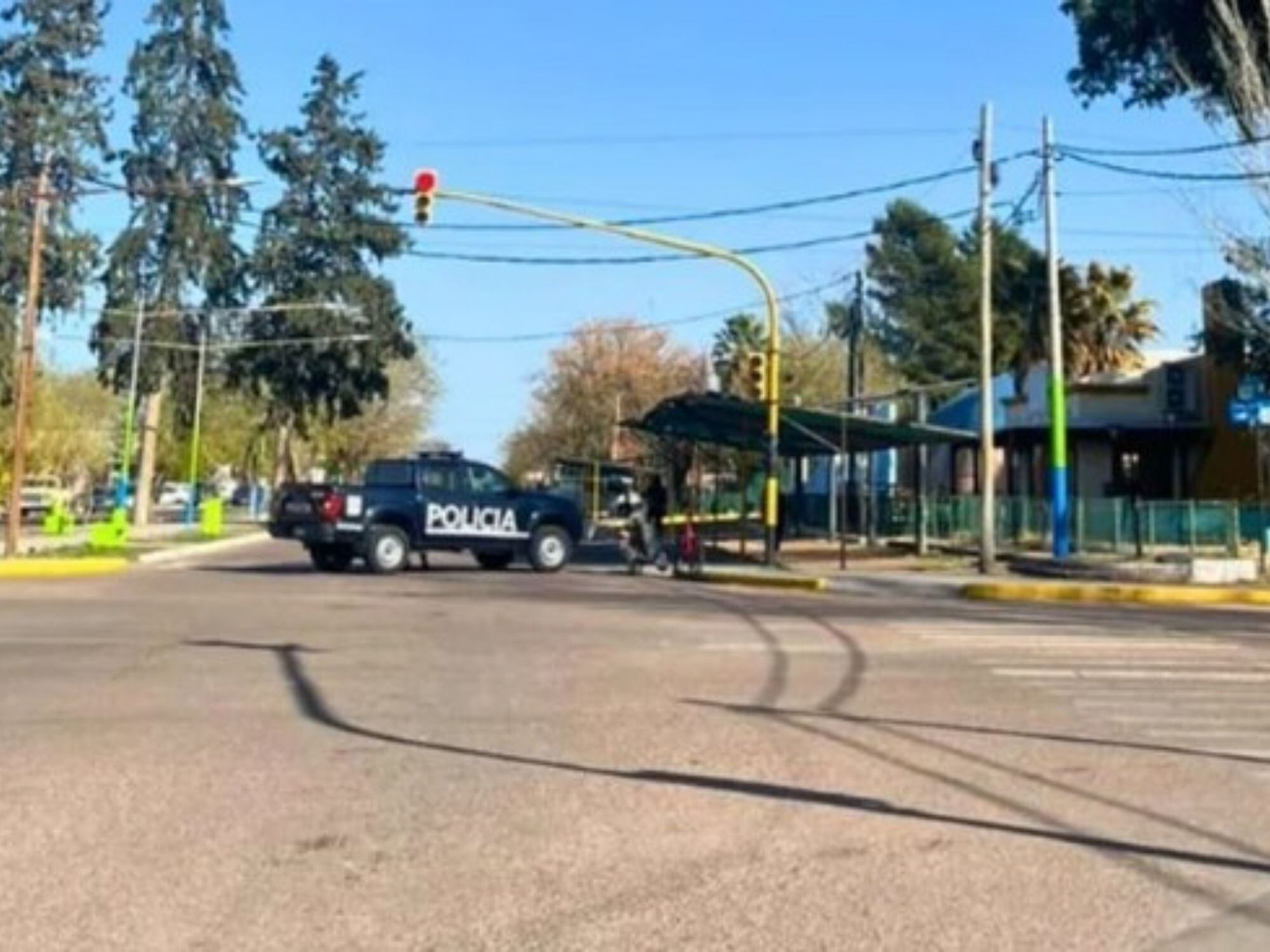 Las autoridades han vallado la zona y pidieron a la comunidad que no se acerque al colegio.