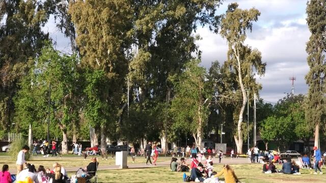 El Parque de Mayo, ubicado en Capital, reúne cientos de personas y es el pulmón verde más grande del Gran San Juan. Imagen de archivo.