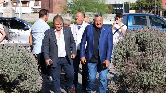 Chiqui Tapia recorrió este lunes las distintas instalaciones de Estudiantes de Río Cuarto junto al presidente del club, Alicio Dagatti (Foto: Prensa Estudiantes).