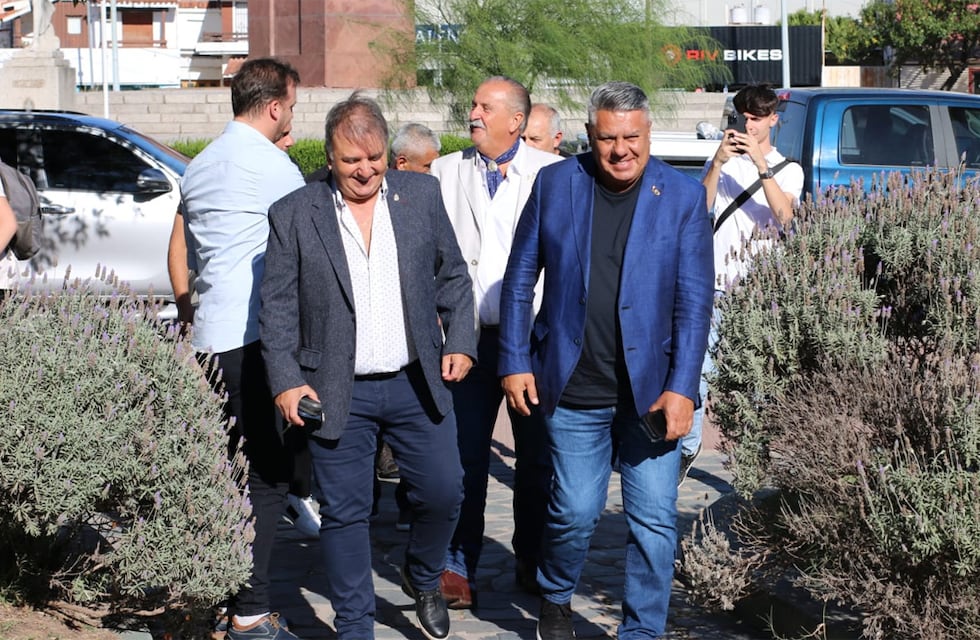 Estudiantes de Río Cuarto inauguró las obras en el predio Pablo Aimar, con Chiqui Tapia