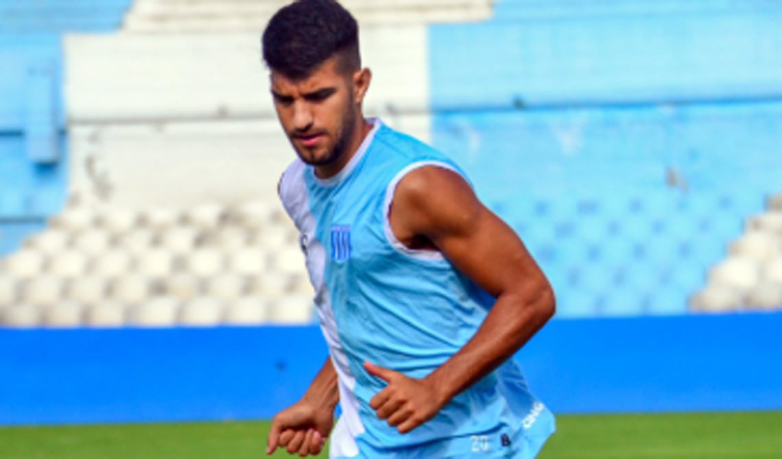 Fernández dejaría el lateral izquierdo para jugar unos metros más adelante (Foto: Prensa Racing).