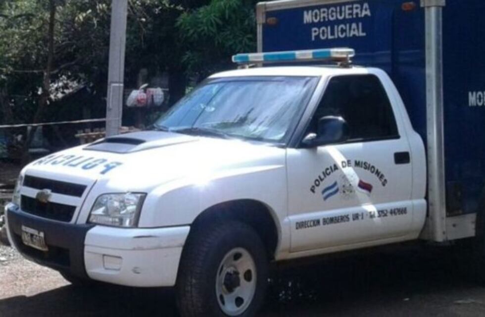 Hallan a una mujer fallecida dentro de un vehículo