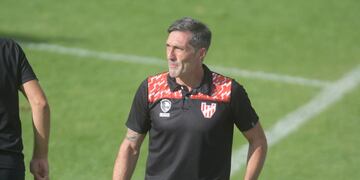 El DT de Instituto reconoció que el rival los superó en la primera parte, y que no hubo tiempo para revertirlo.