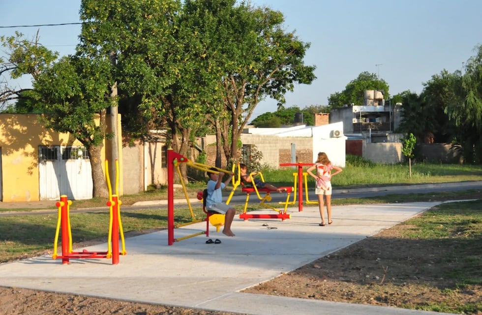 Nuevas estaciones saludables en el paseo del Ferrocarril Mitre