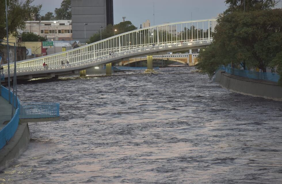 Río Suquía: se espera una creciente mayor y hay familias evacuadas en La Calera