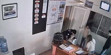 Tres Arroyos: un bombero salvó la vida de un bebé que se estaba ahogando