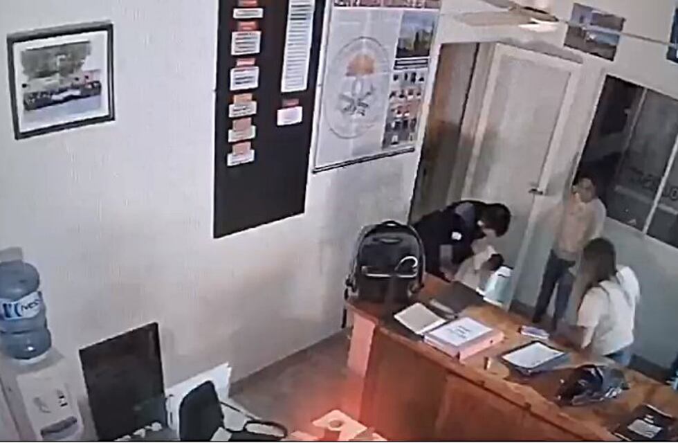 Tres Arroyos: un bombero salvó la vida de un bebé que se estaba ahogando