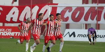 Alex Salcedo abrió la cuenta con un golazo