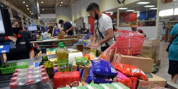 Mendoza  14  de  Enero de  2021     Economía
Inflación precios compras
Compras en el mayorista Oscar David, la inflación de Diciembre fué del 4 %