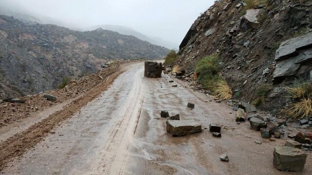 El camino del Cañón del Atuel está cortado por desmoronamientos.