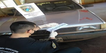 El procedimiento se llevó adelante durante la verificación técnica del vehículo.