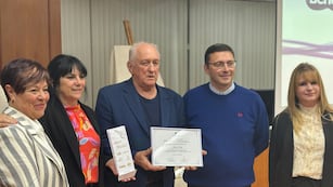 Julián Ratti exhibió su obra musical “La Argentina de los barcos” en el Concejo Municipal de Rafaela