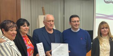 Julián Ratti exhibió su obra musical “La Argentina de los barcos” en el Concejo Municipal de Rafaela