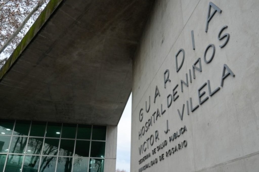 Fractura de pelvis y golpes en abdomen y pecho: cómo sigue el nene rosarino de 4 años que cayó de un tercer piso.