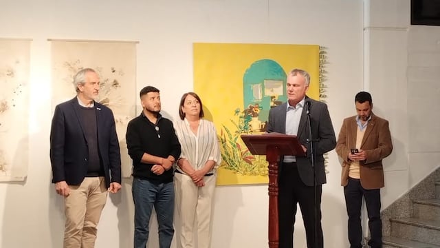 El administrador del Ingenio Ledesma, Federico Gatti, agradeció a los miembros del jurado -Marta Penhos, Laura Casanovas y Enrique Salvatierra- su relevante labor y reafirmó el compromiso de la compañía con el desarrollo y la difusión del arte en la región.