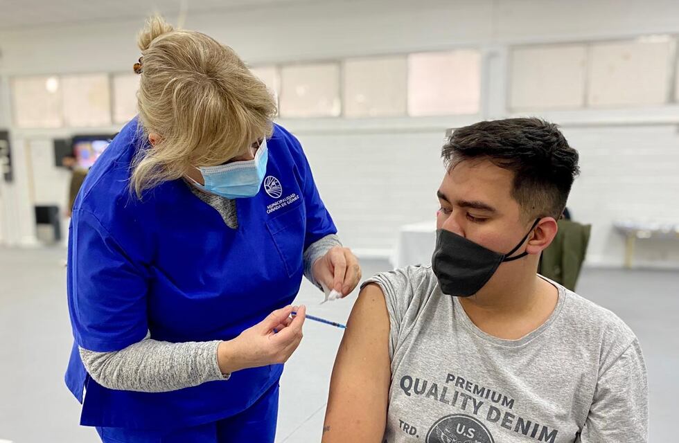 Vacuna COVID-19 en Santa Fe: llegan dosis para completar esquemas y se analiza la aplicación del refuerzo