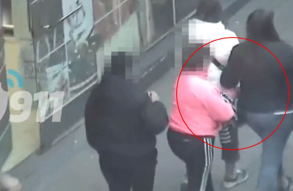 Video: así operaban dos mujeres que robaban celulares en el Centro de Córdoba