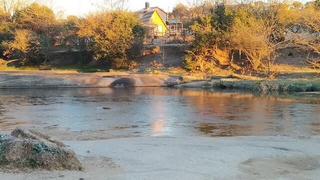 Río de Tanti amaneció ¡congelado! (Foto: Facebook / Eze Altamirano).
