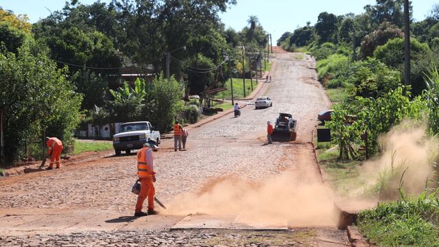 Oberá: iniciaron tareas de asfaltado en la avenida Yerbal Viejo de la ciudad